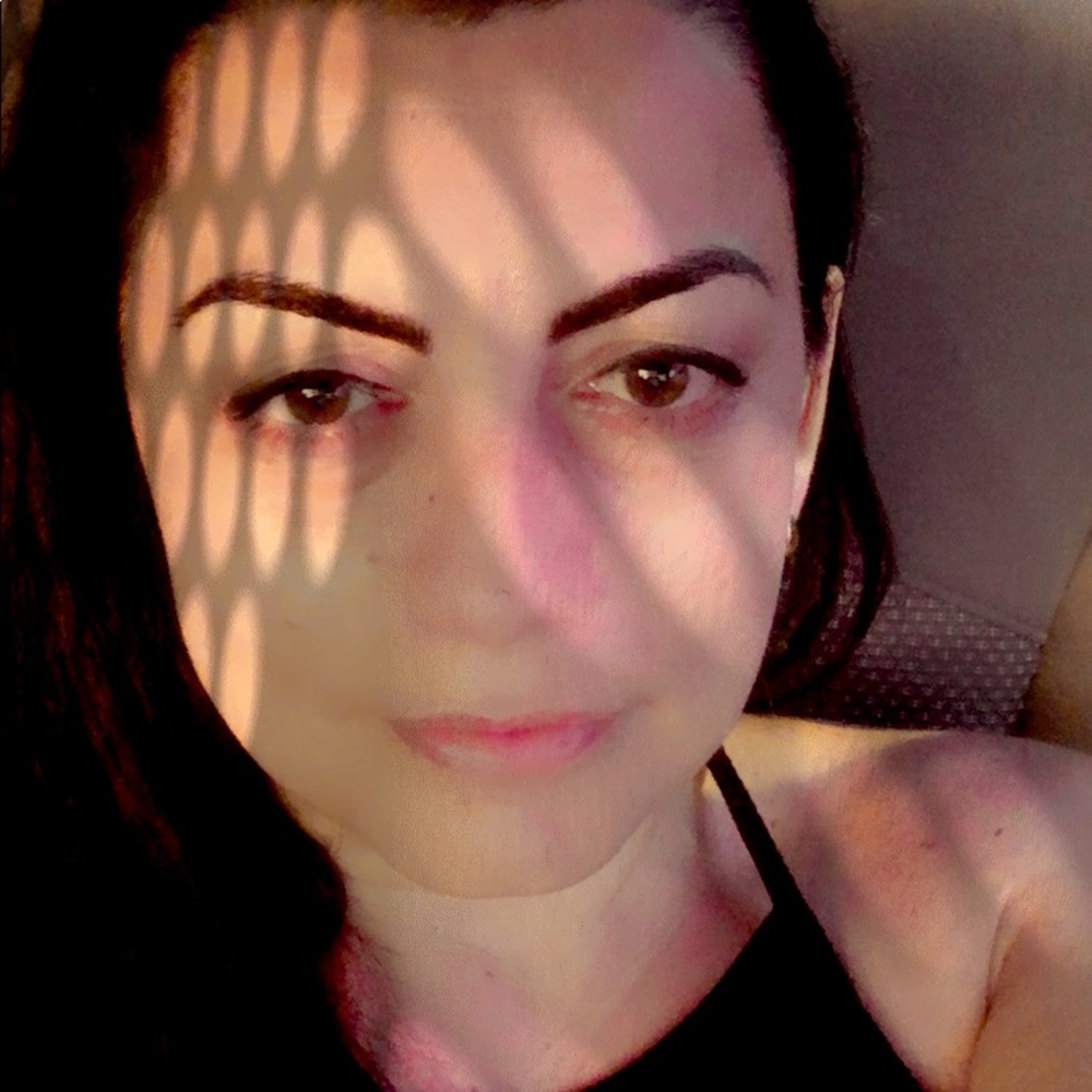 Meet your Posher, Derya
